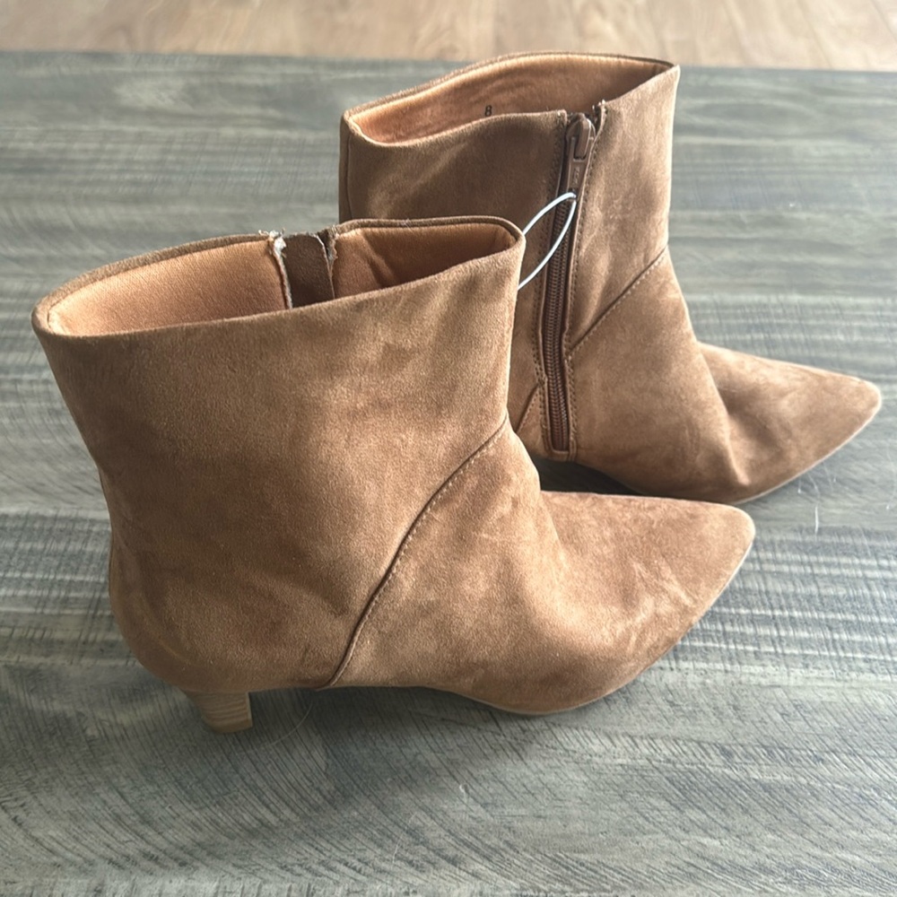 Women’s Universal Thread ankle boots- size 8